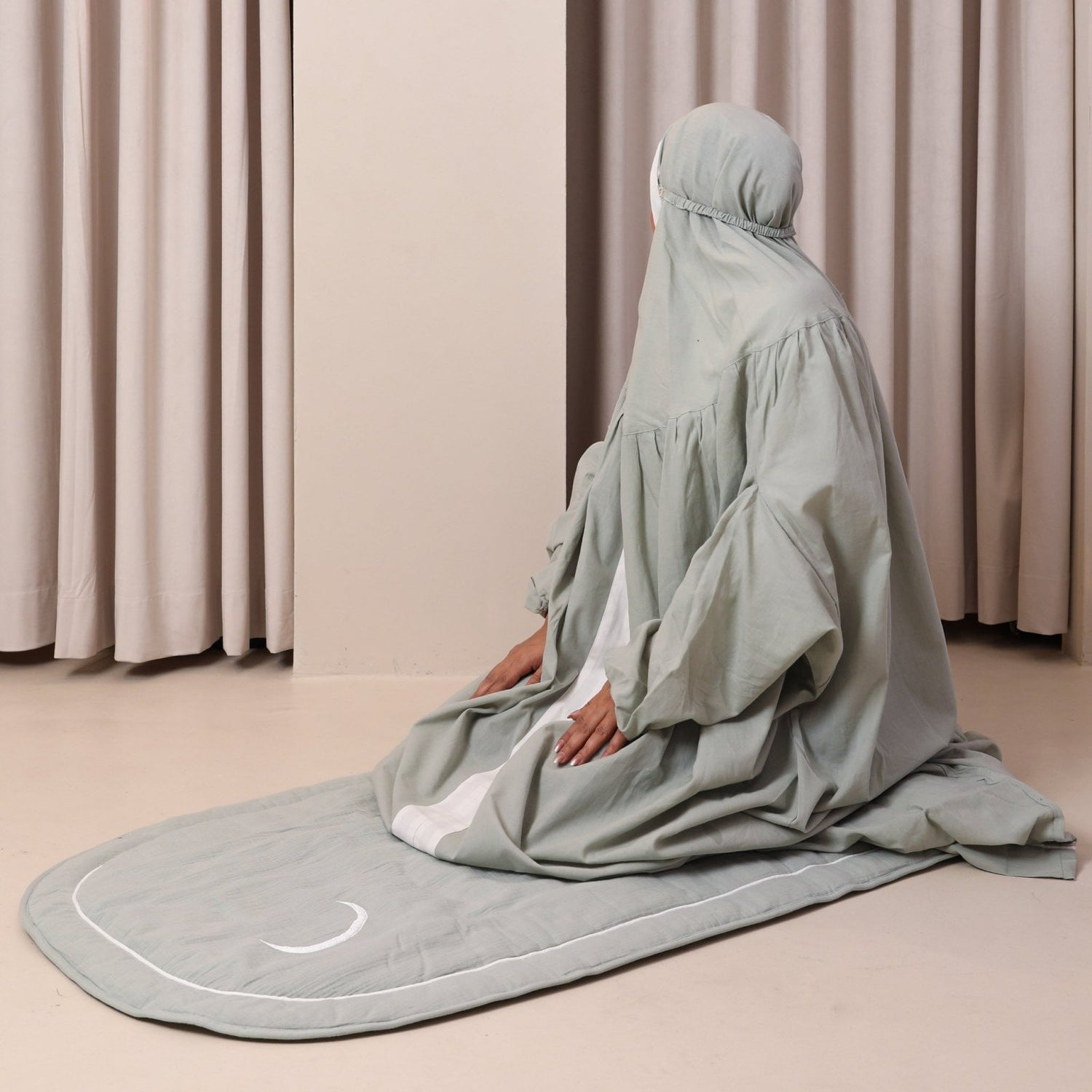 HAWA Soft &amp; Lightweight Prayer Dress &amp; Mat Set in Kuwait - Waha Lifestyle