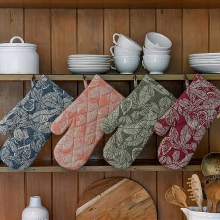 RAINE &amp; HUMBLE Fig Tree Cotton Single Oven Glove in Kuwait - Waha Lifestyle