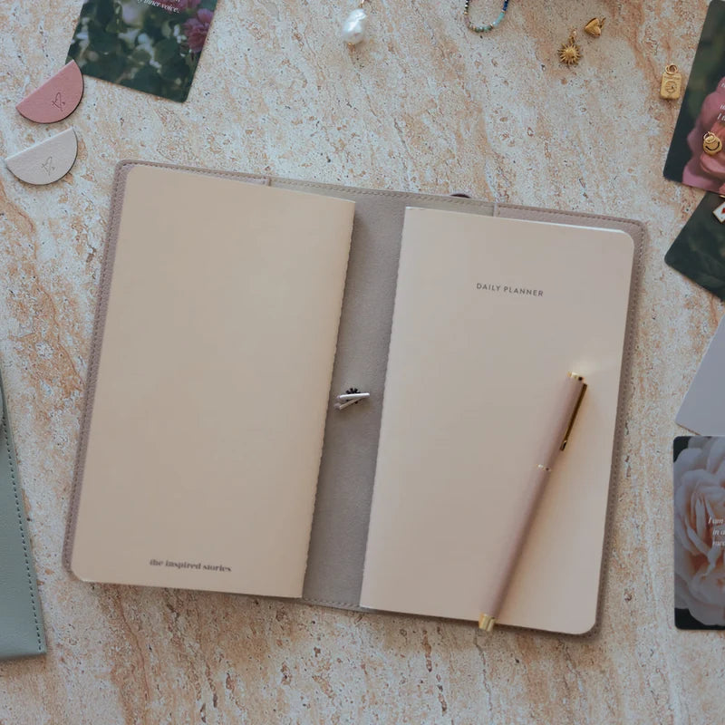 Refillable Textured Faux Leather Notebook Cover with Pockets &amp; Elastic Closure