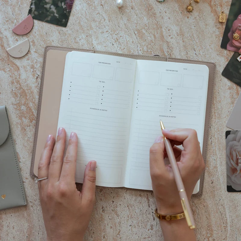Refillable Textured Faux Leather Notebook Cover with Pockets &amp; Elastic Closure