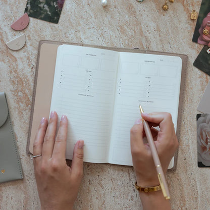 Refillable Textured Faux Leather Notebook Cover with Pockets &amp; Elastic Closure
